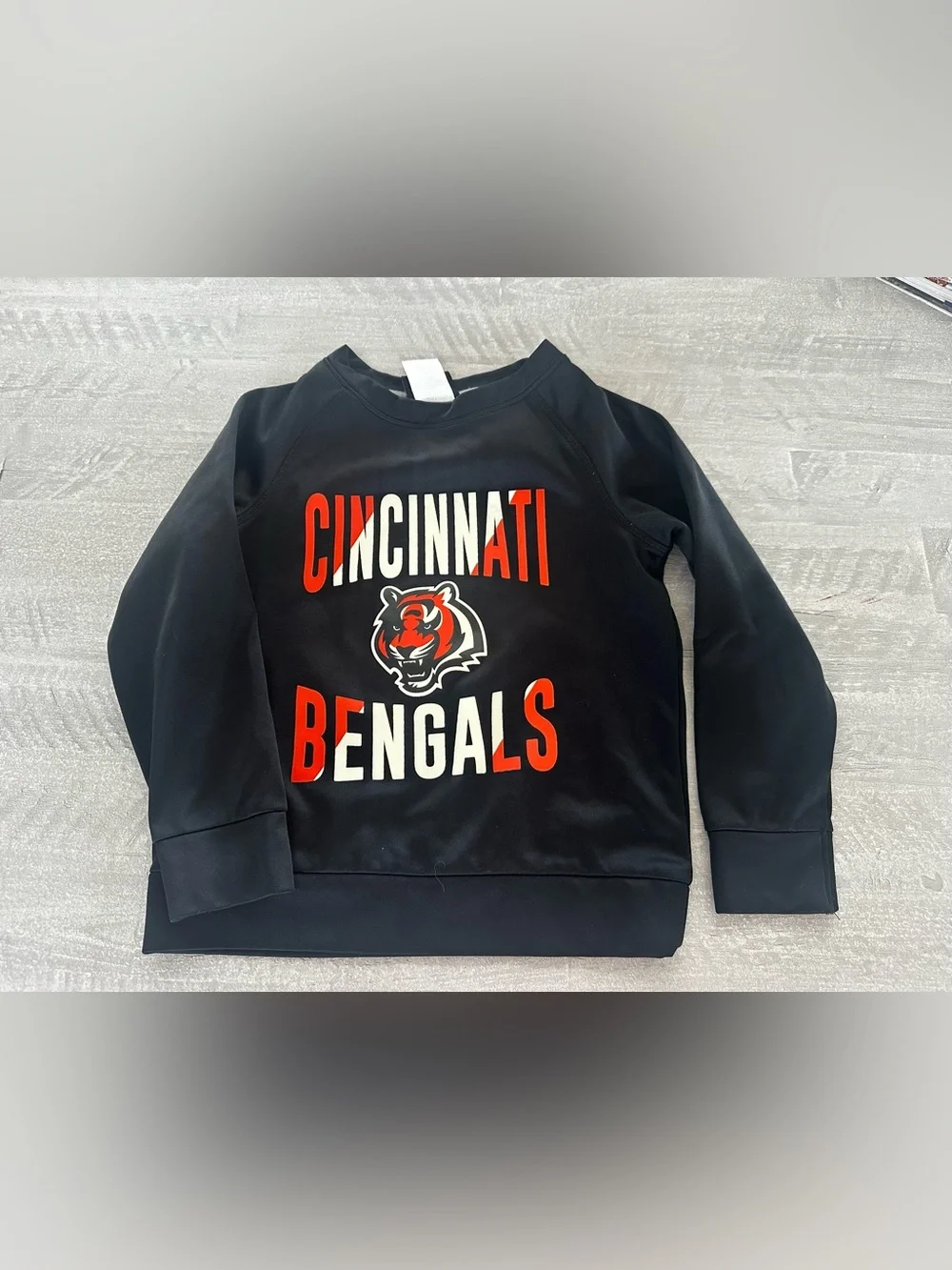 NFL Team Apparel Cincinnati Bengals youth XS sweatshirt, black Crew Neck Read